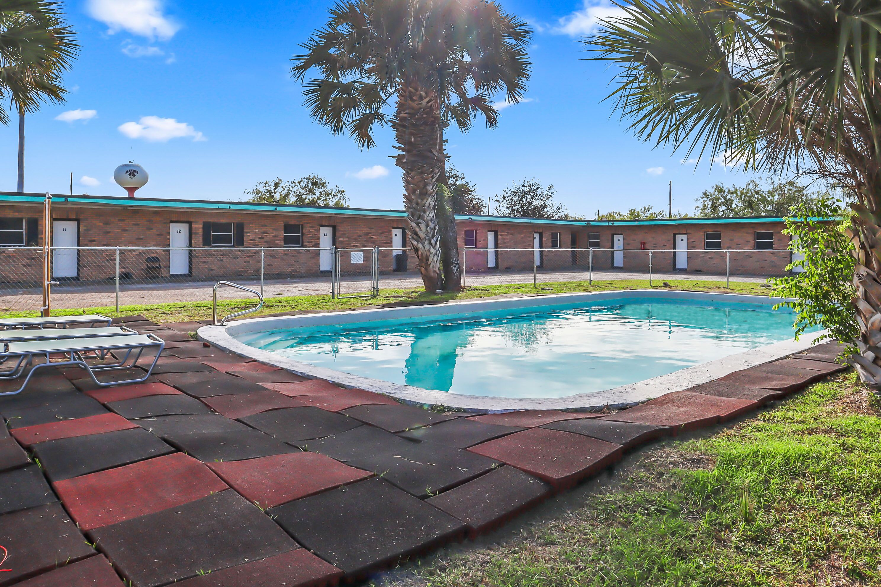 Mathis Motel & RV Park