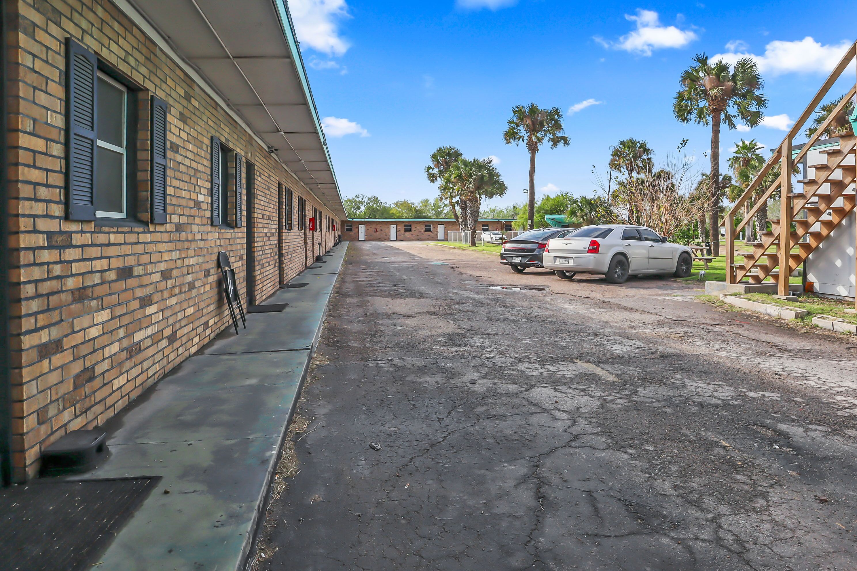 Mathis Motel & RV Park