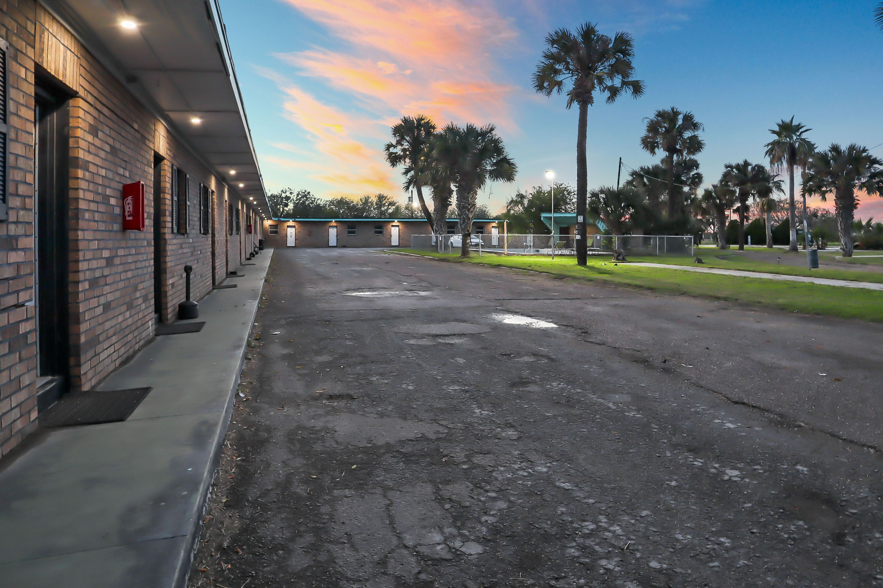 Mathis Motel & RV Park
