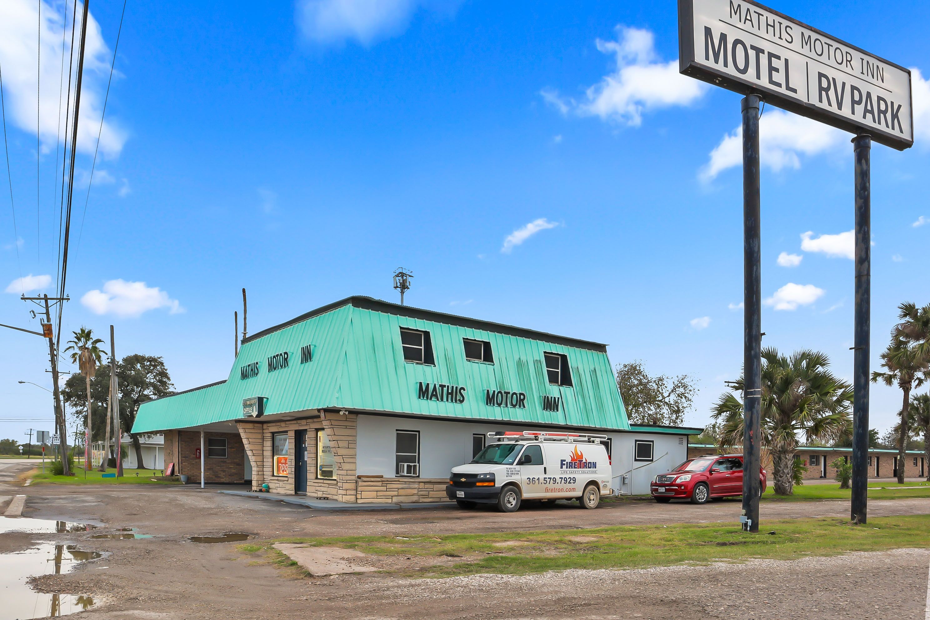 Mathis Motel & RV Park