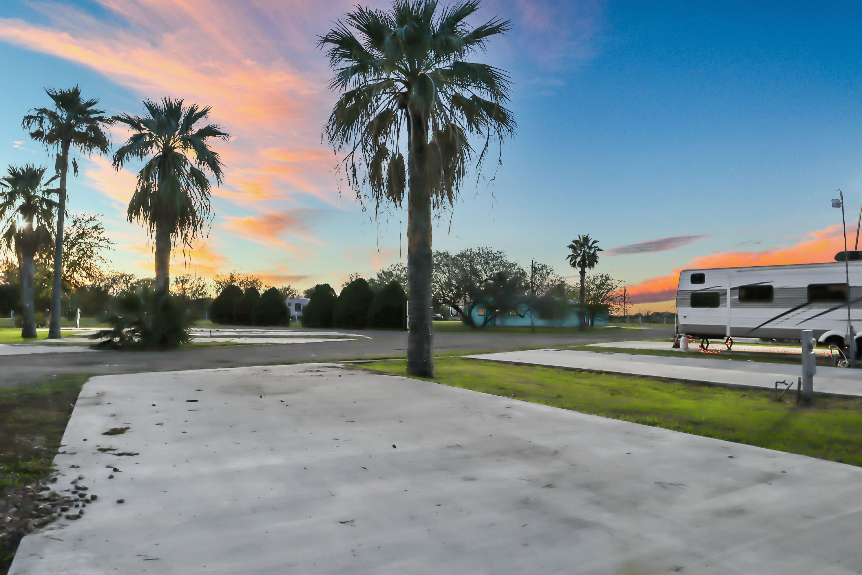 Mathis Motel & RV Park