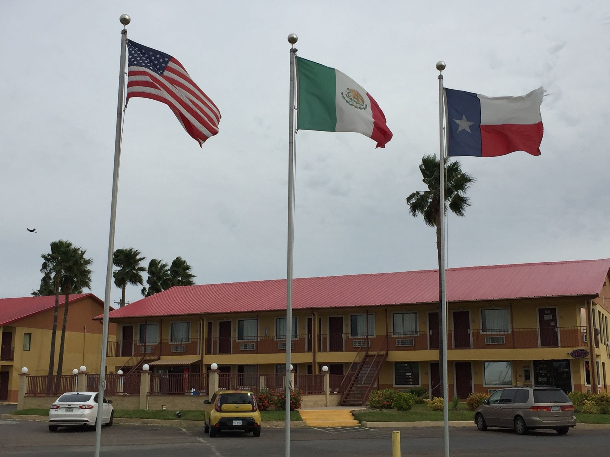 Deluxe Inn Airport