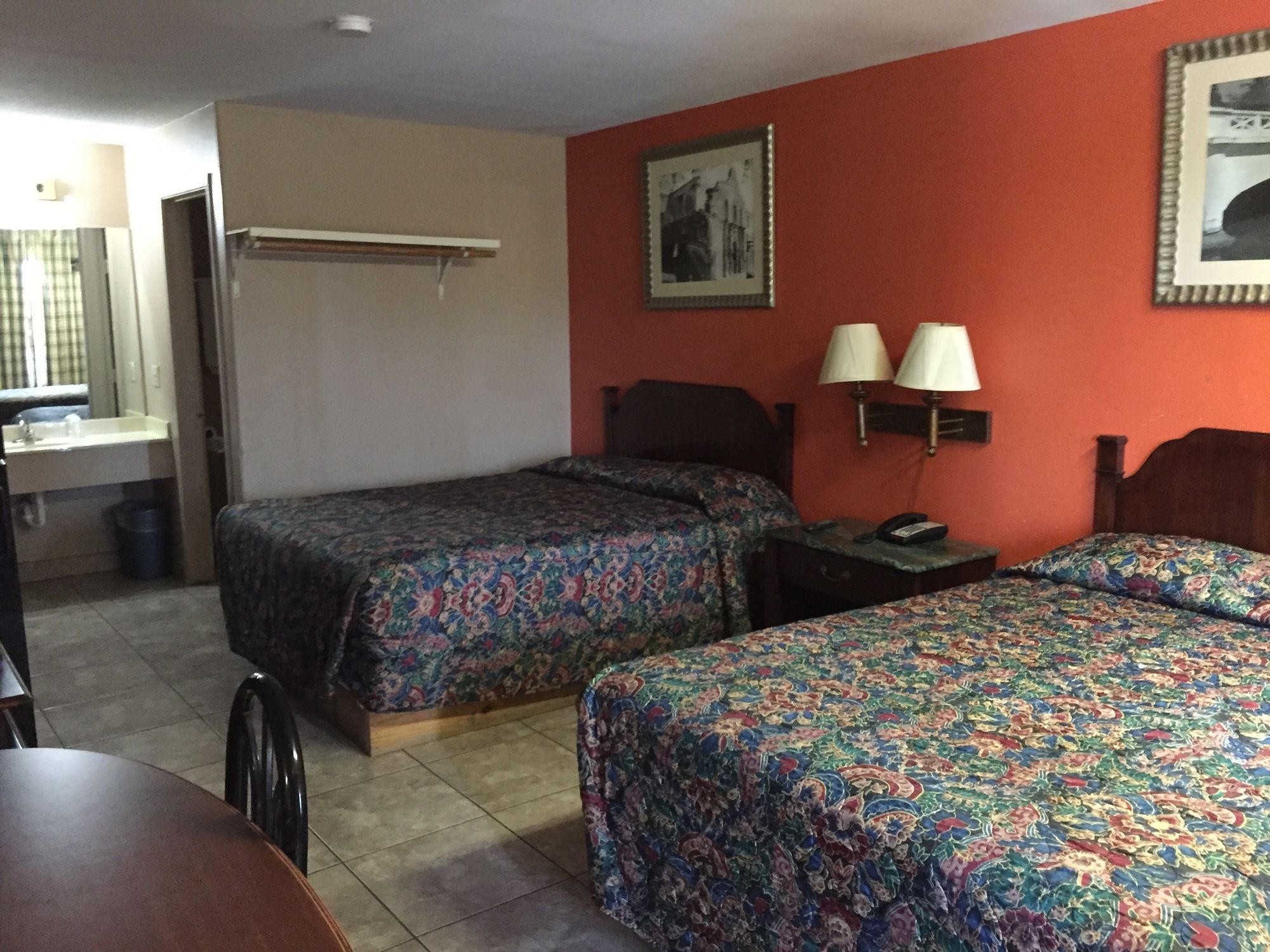 Deluxe Inn Airport