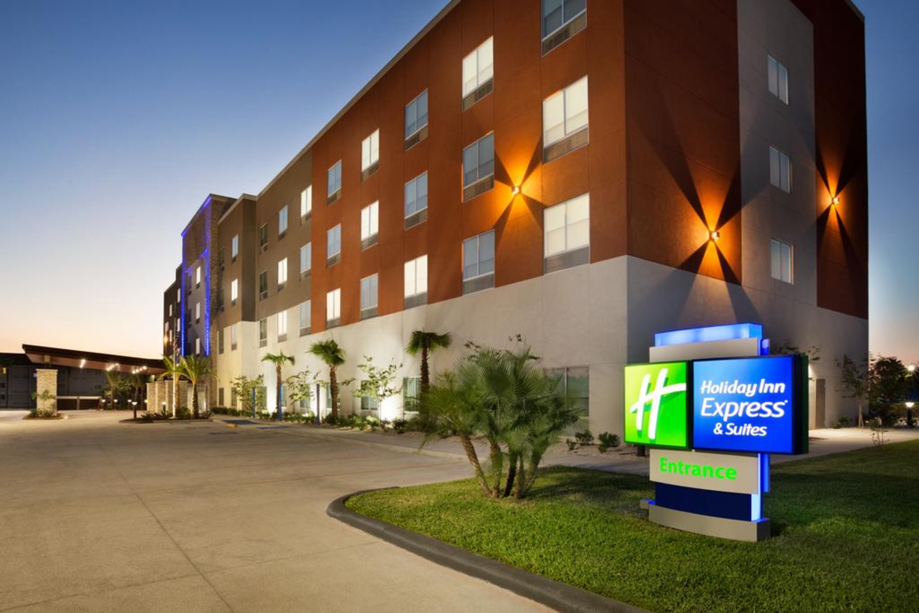 Holiday Inn Express & Suites McAllen - Medical Center Area