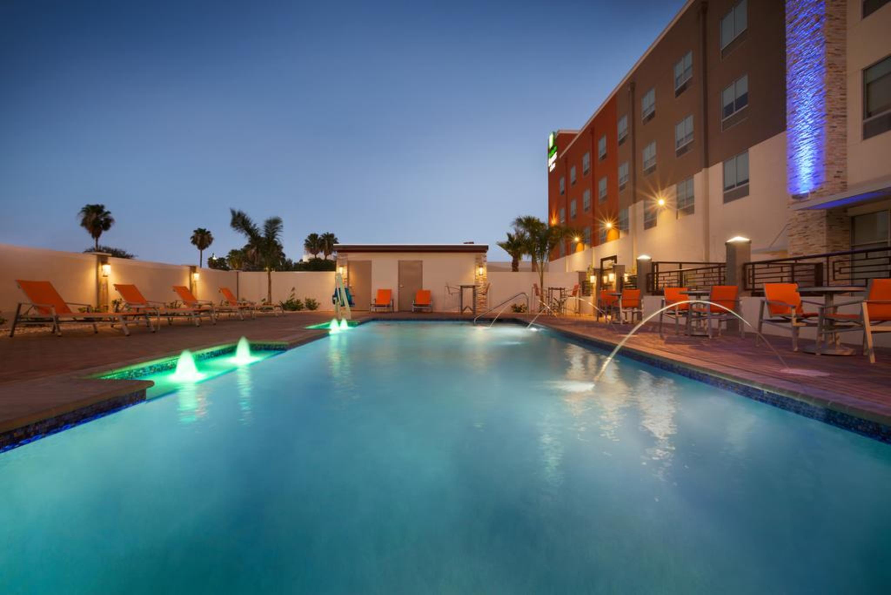 Holiday Inn Express & Suites McAllen - Medical Center Area