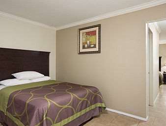 Super 8 by Wyndham McAllen/Downtown/La Plaza Mall
