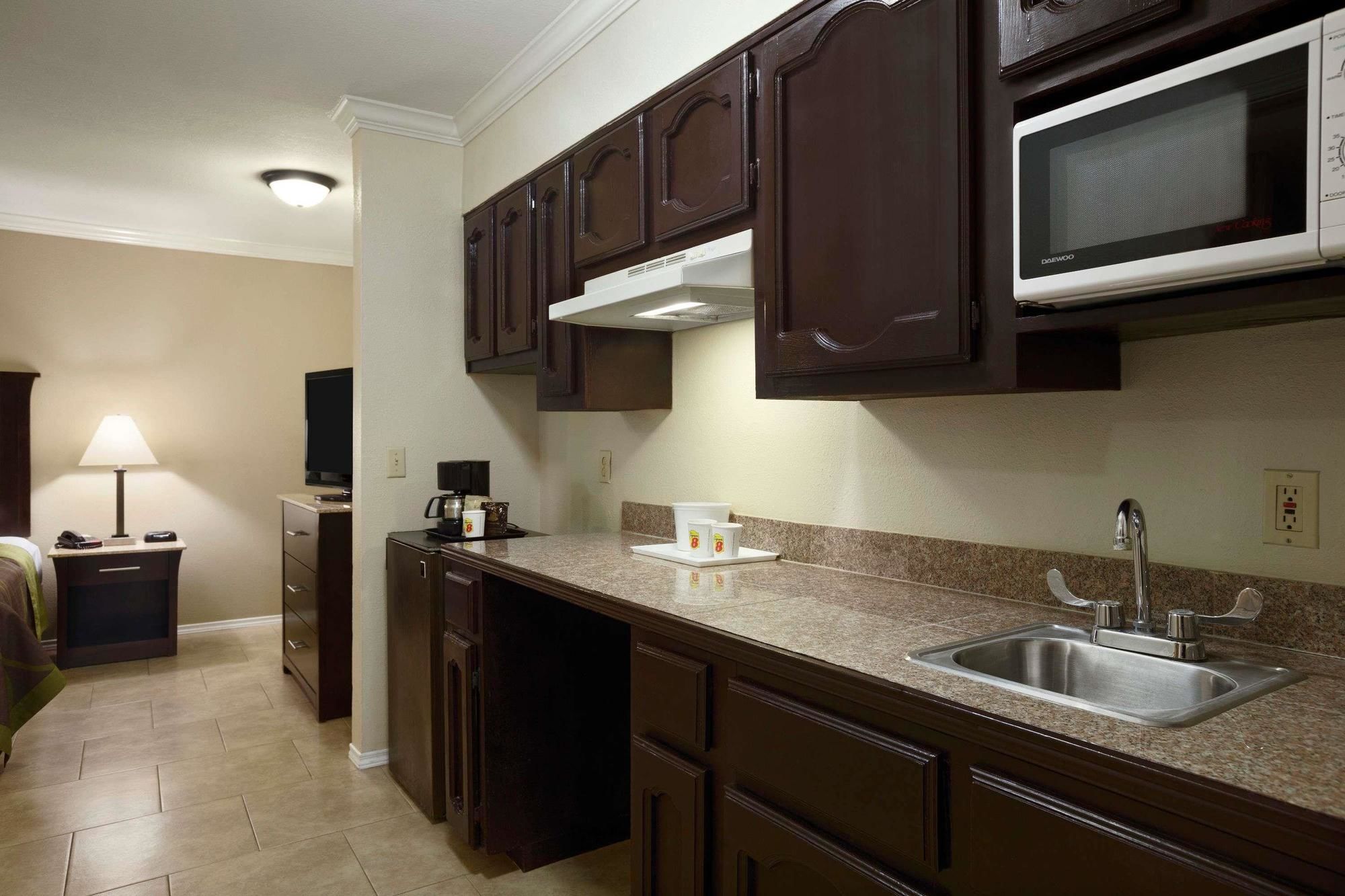 Super 8 by Wyndham McAllen/Downtown/La Plaza Mall