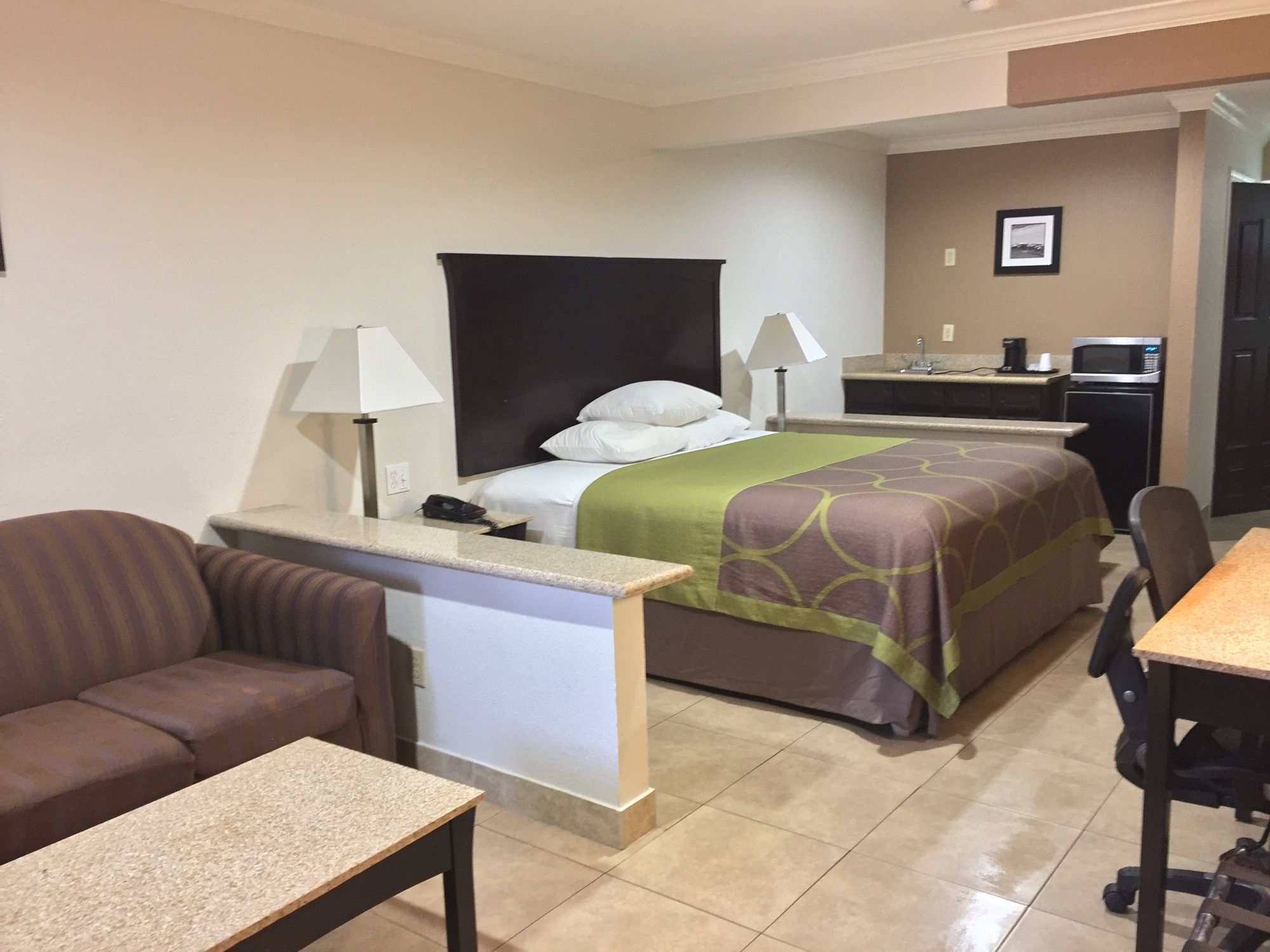 Super 8 by Wyndham McAllen/Downtown/La Plaza Mall