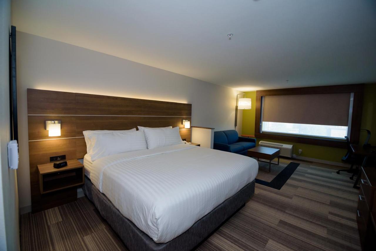 Holiday Inn Express & Suites McKinney Frisco East