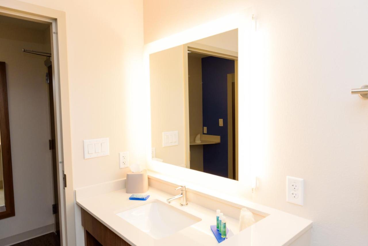 Holiday Inn Express & Suites McKinney Frisco East
