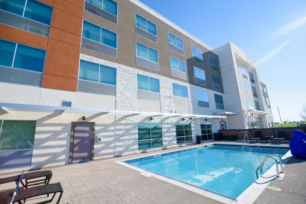 Holiday Inn Express & Suites McKinney Frisco East