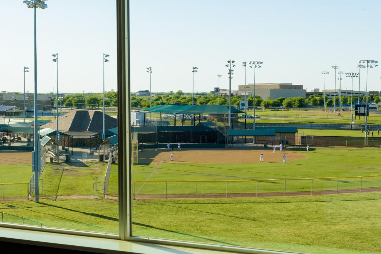 Holiday Inn Express & Suites McKinney Frisco East