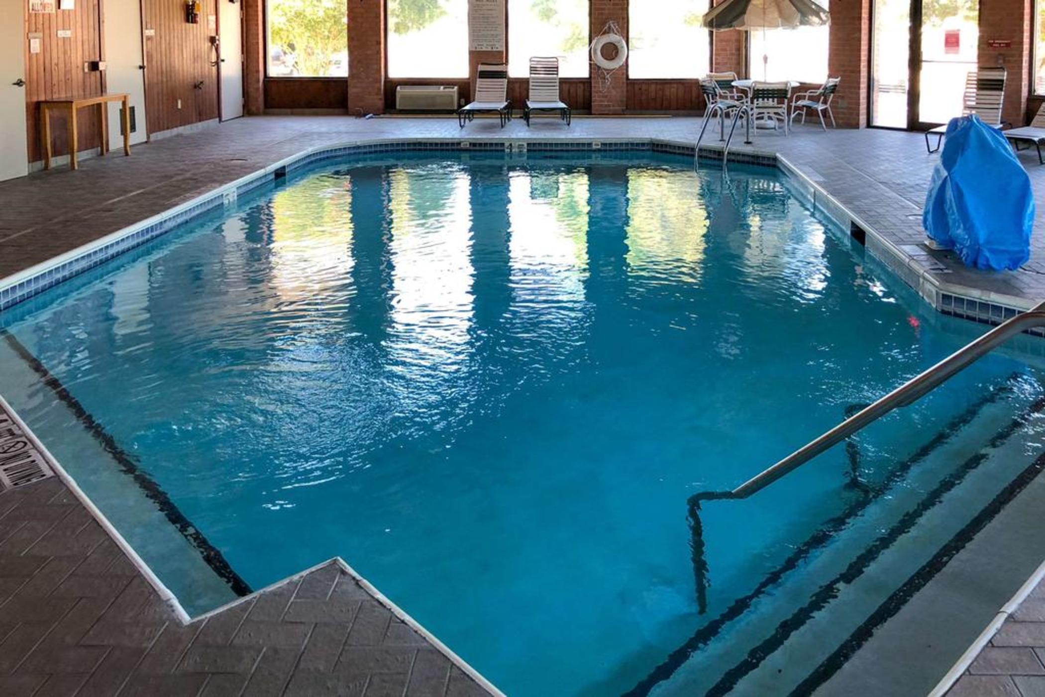 Econo Lodge Inn & Suites