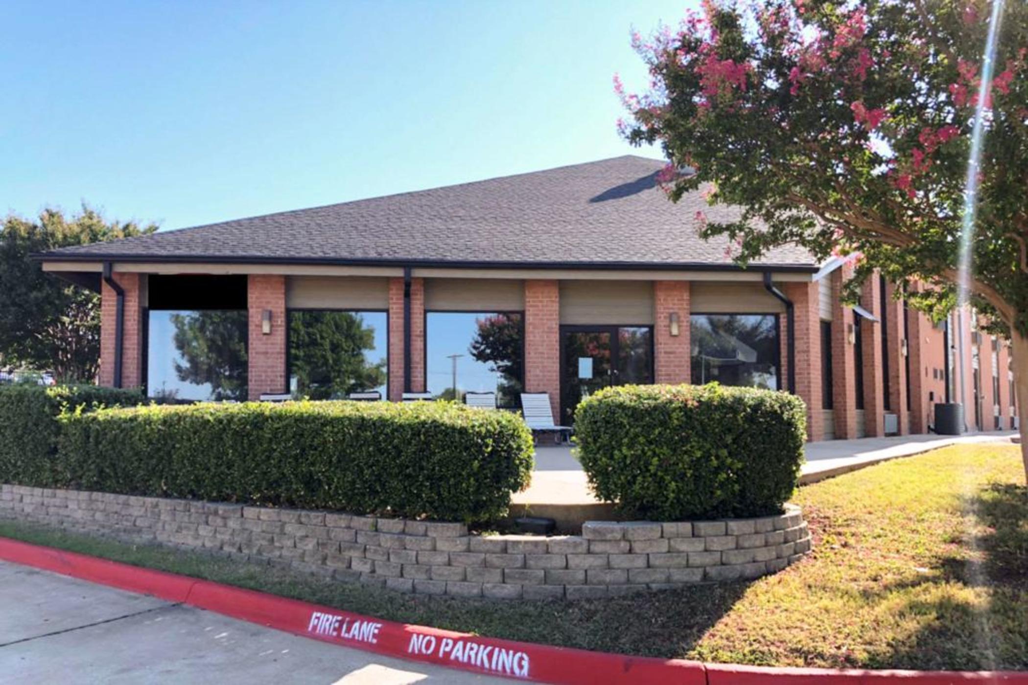 Econo Lodge Inn & Suites
