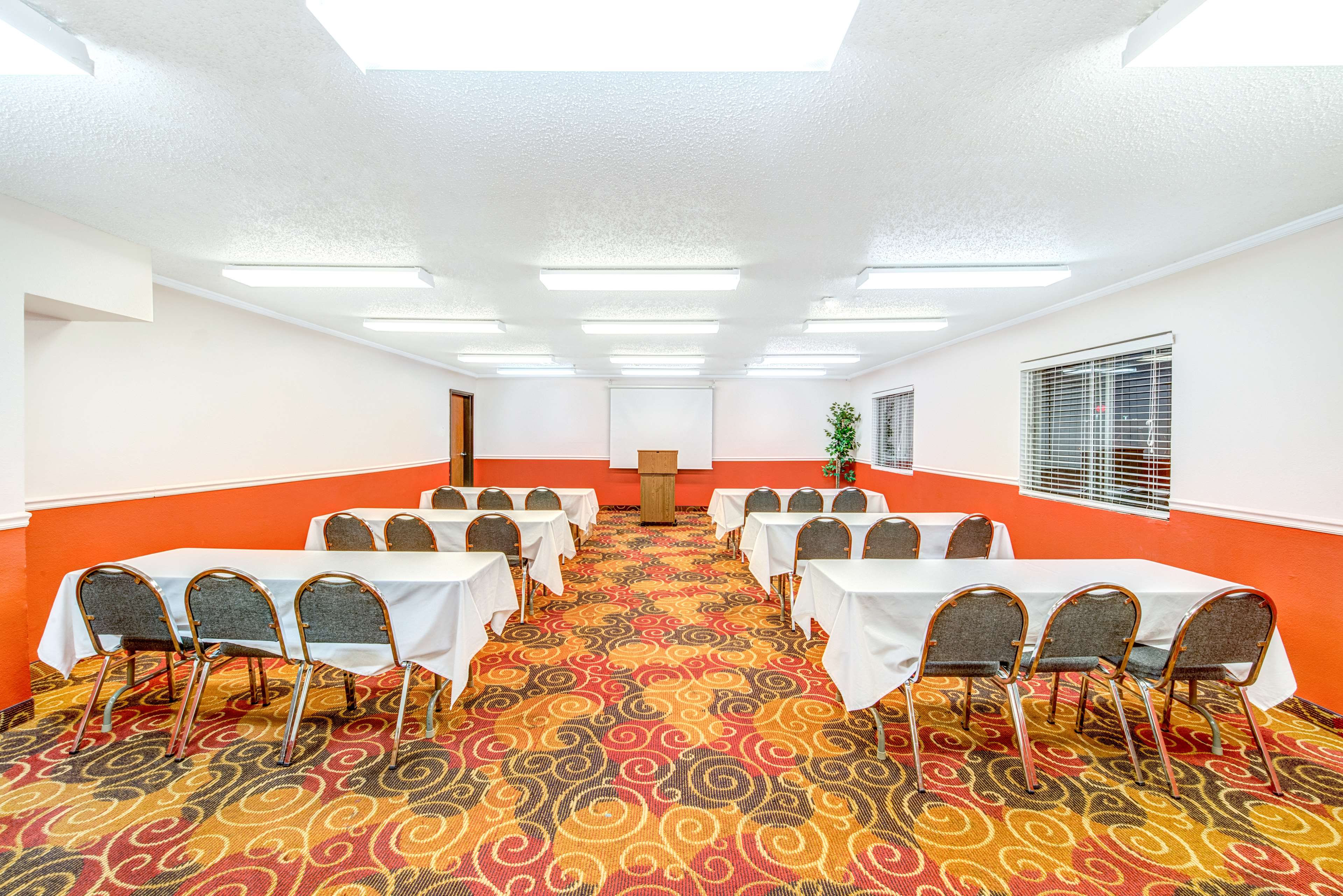 Super 8 by Wyndham McKinney/Plano Area