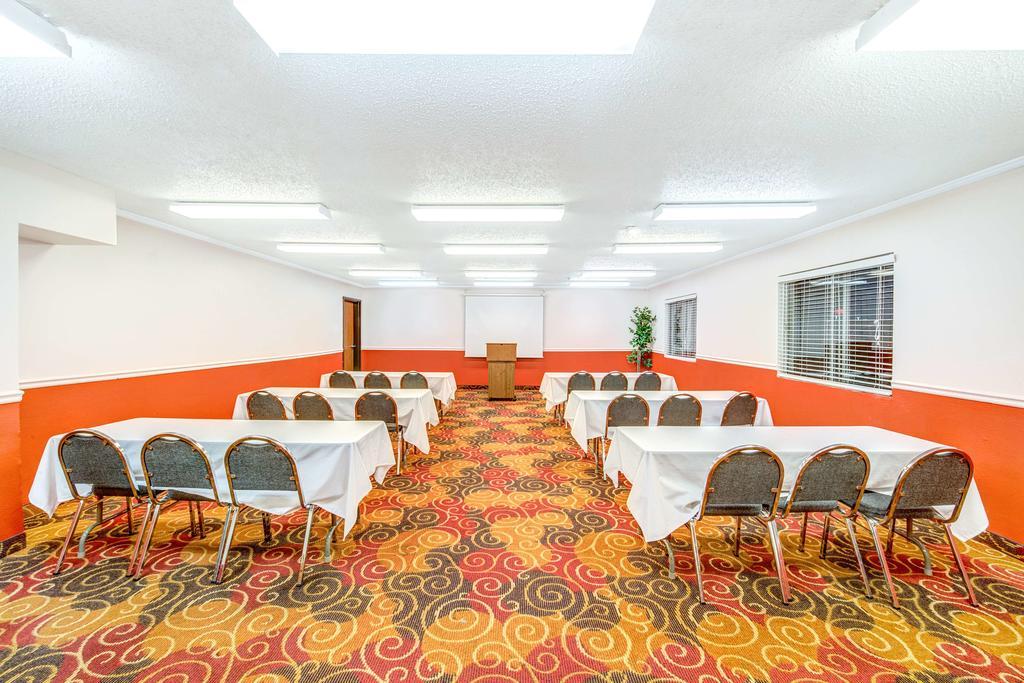 Super 8 by Wyndham McKinney/Plano Area