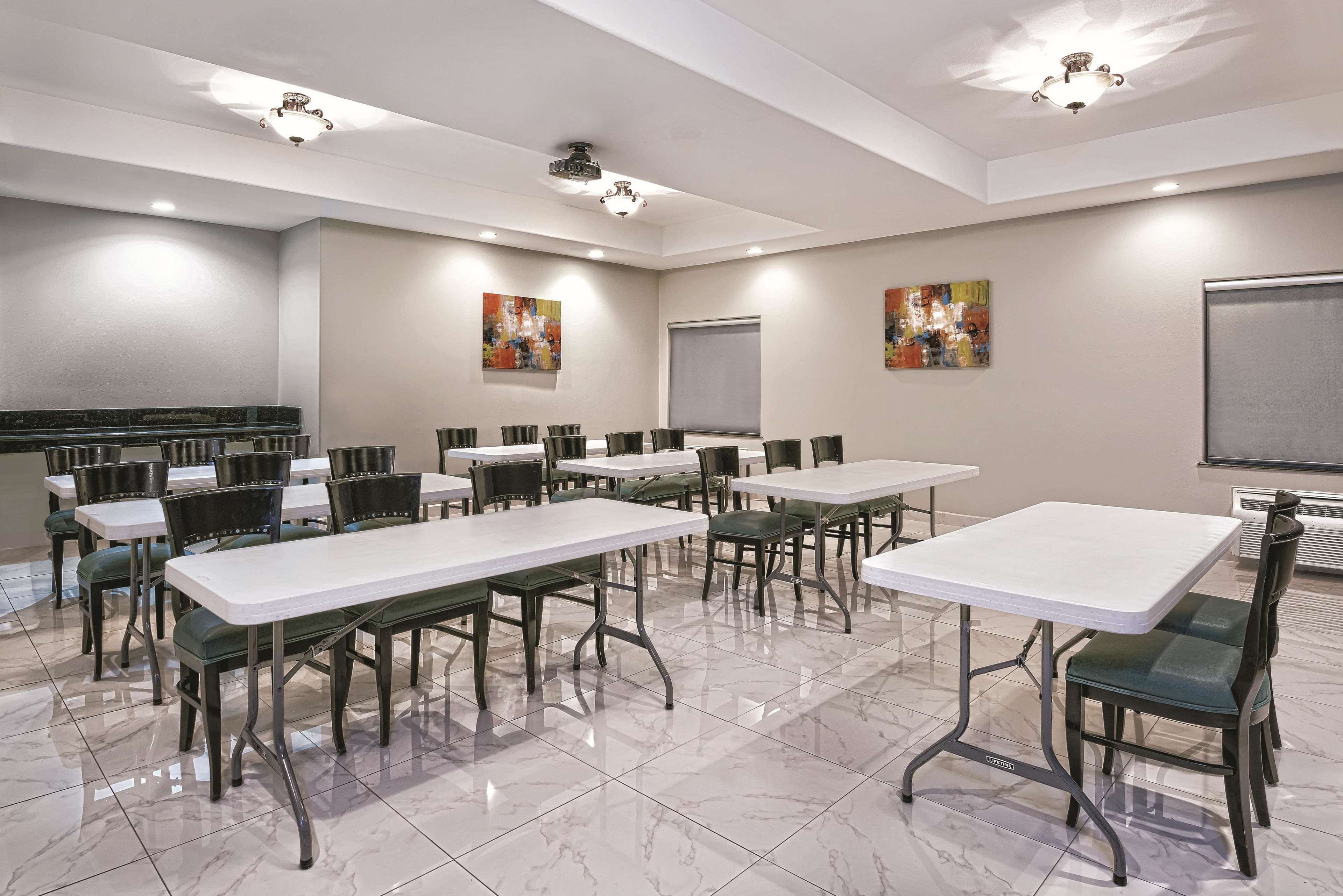La Quinta Inn & Suites by Wyndham Mercedes