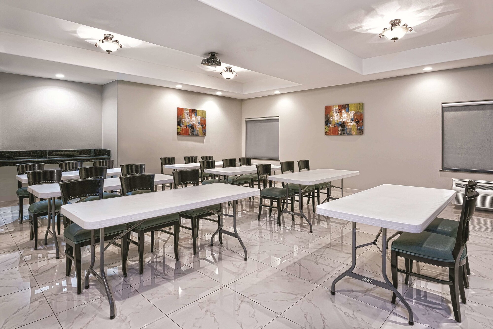 La Quinta Inn & Suites by Wyndham Mercedes