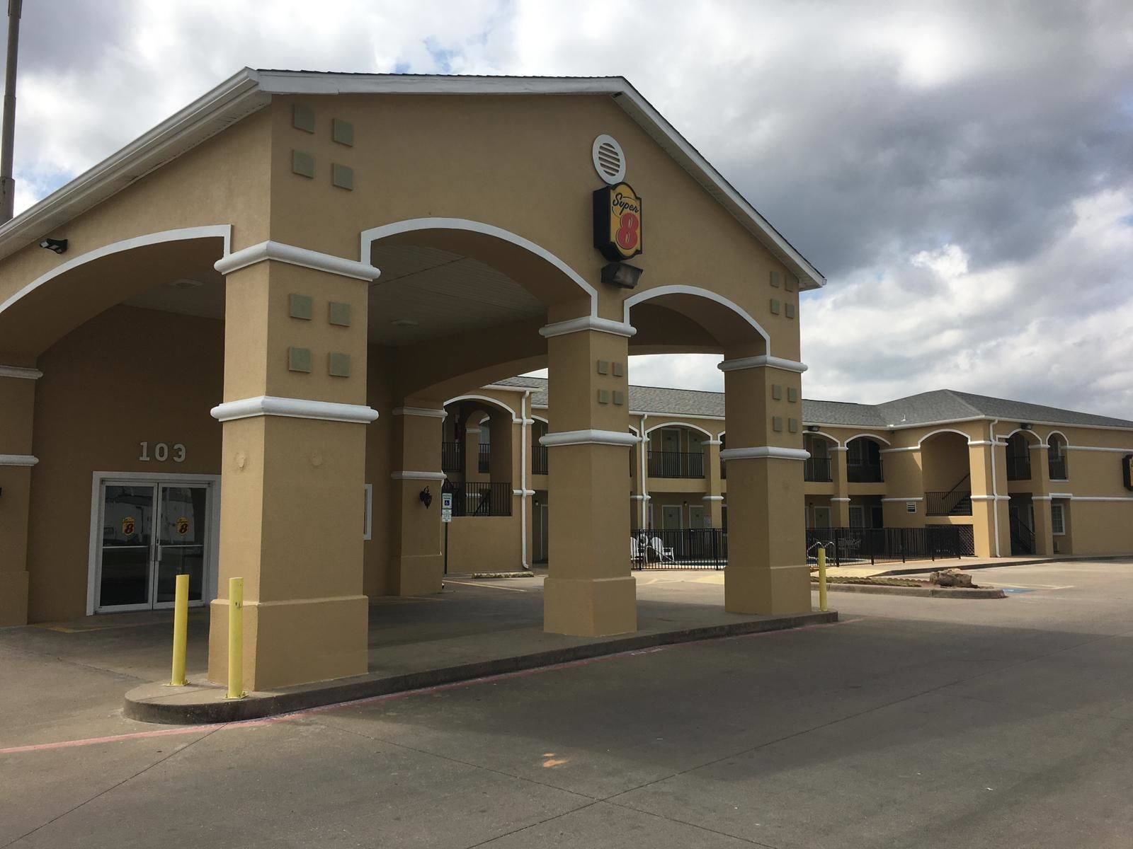 Super 8 by Wyndham Forney/East Dallas