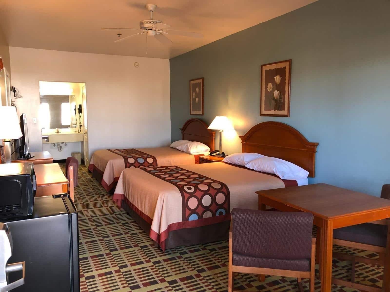 Super 8 by Wyndham Forney/East Dallas