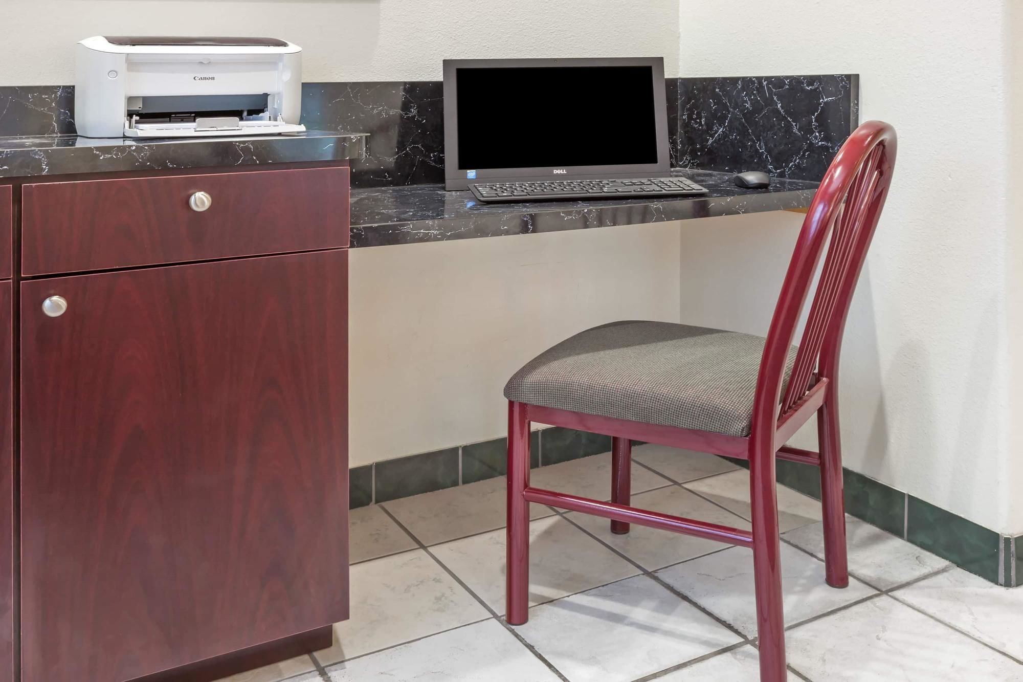 Super 8 by Wyndham Forney/East Dallas
