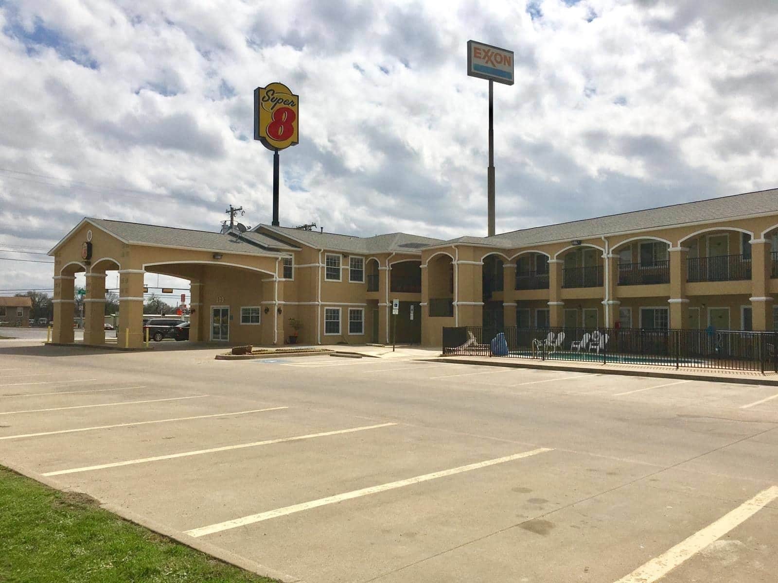 Super 8 by Wyndham Forney/East Dallas