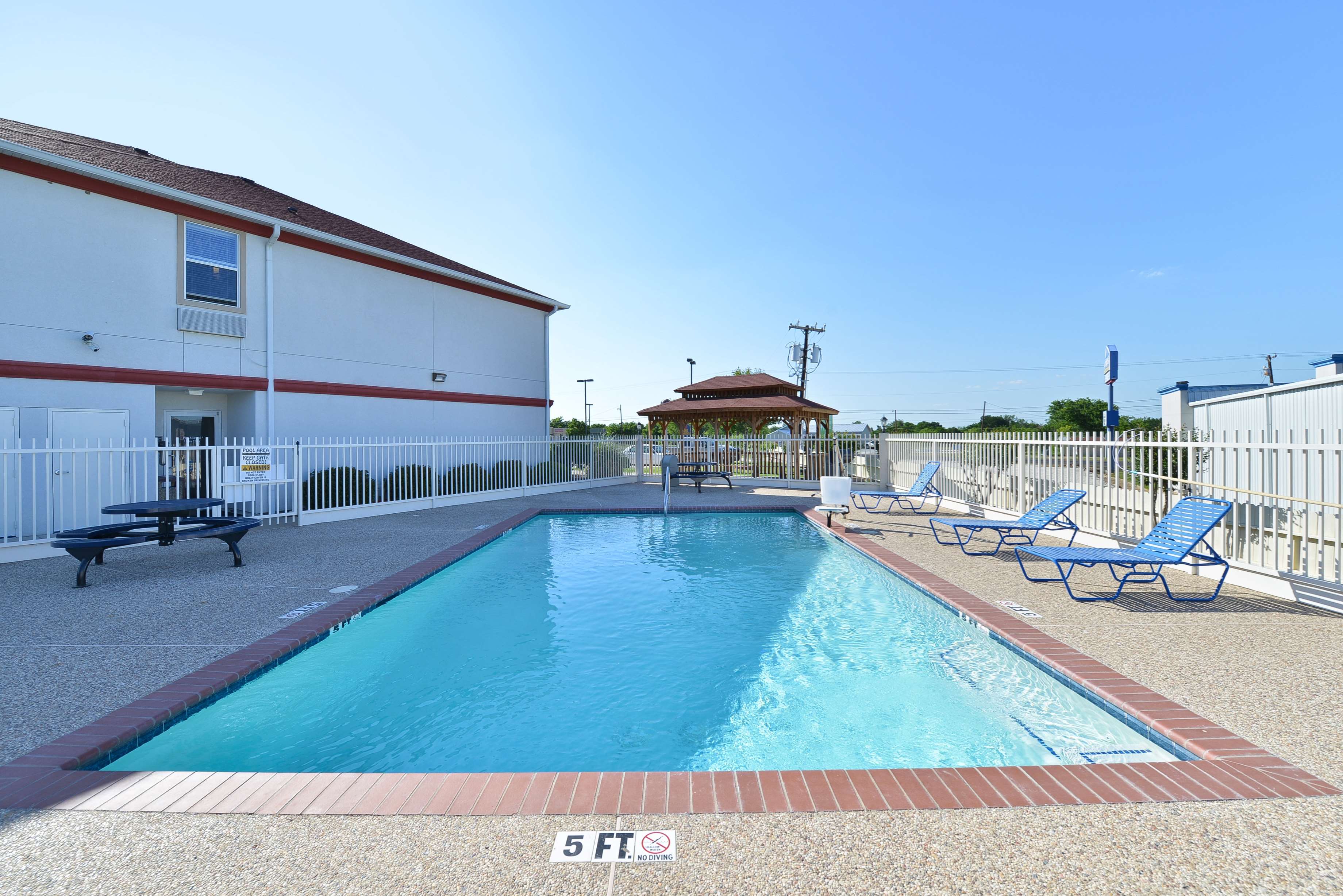 Best Western Limestone Inn & Suites