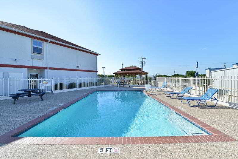 Best Western Limestone Inn & Suites
