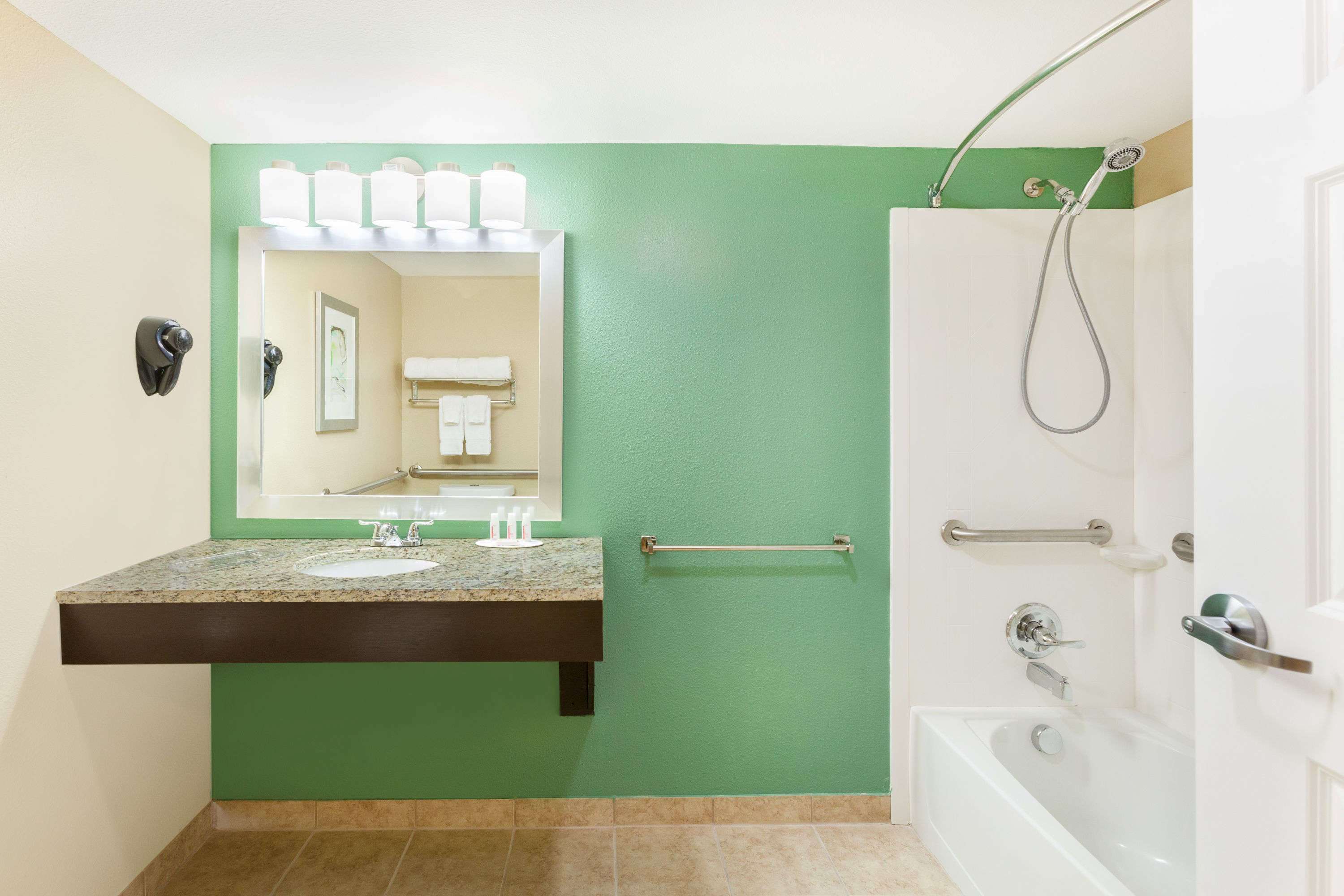 Baymont by Wyndham Midland Center