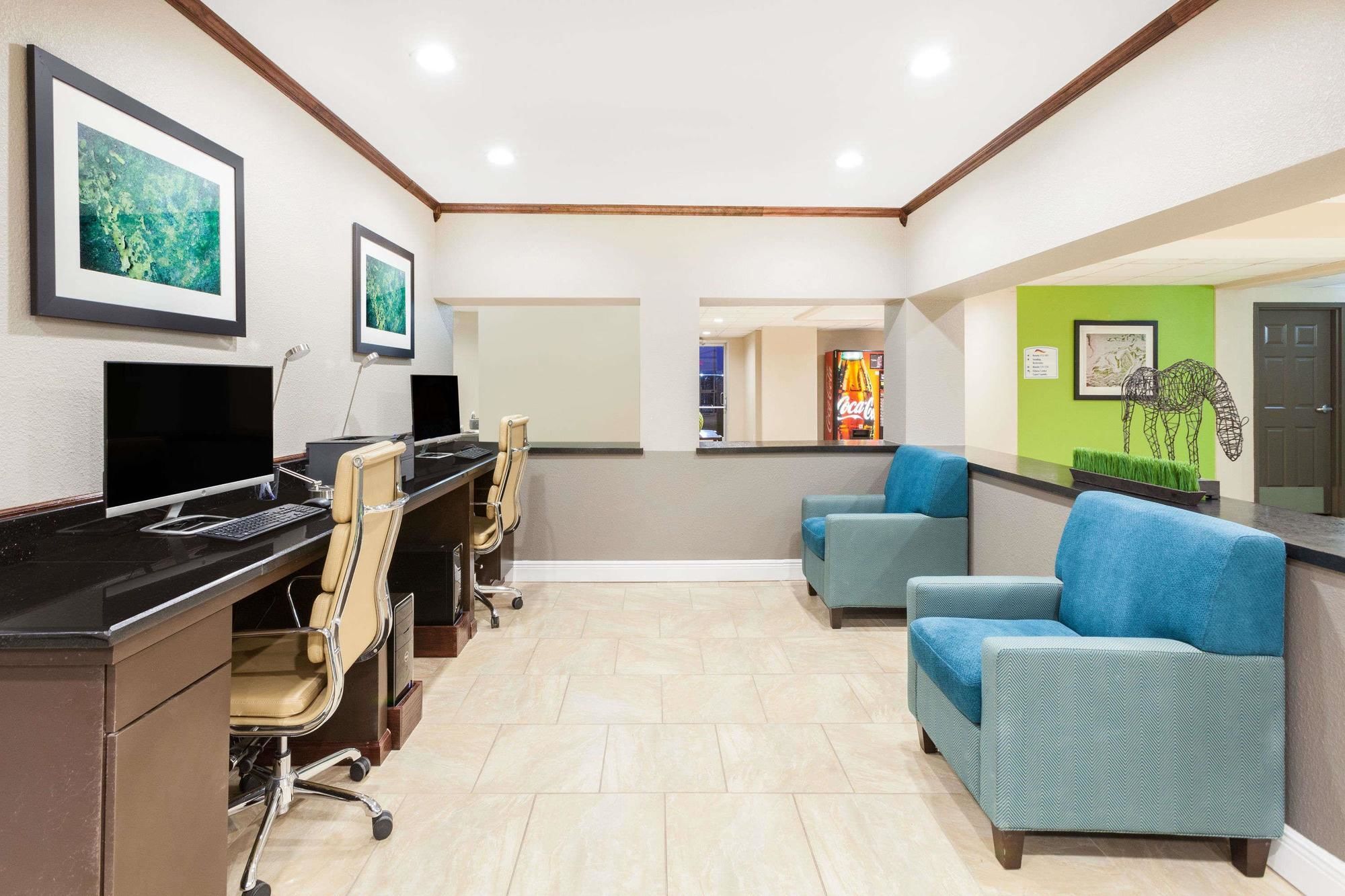Baymont by Wyndham Midland Center