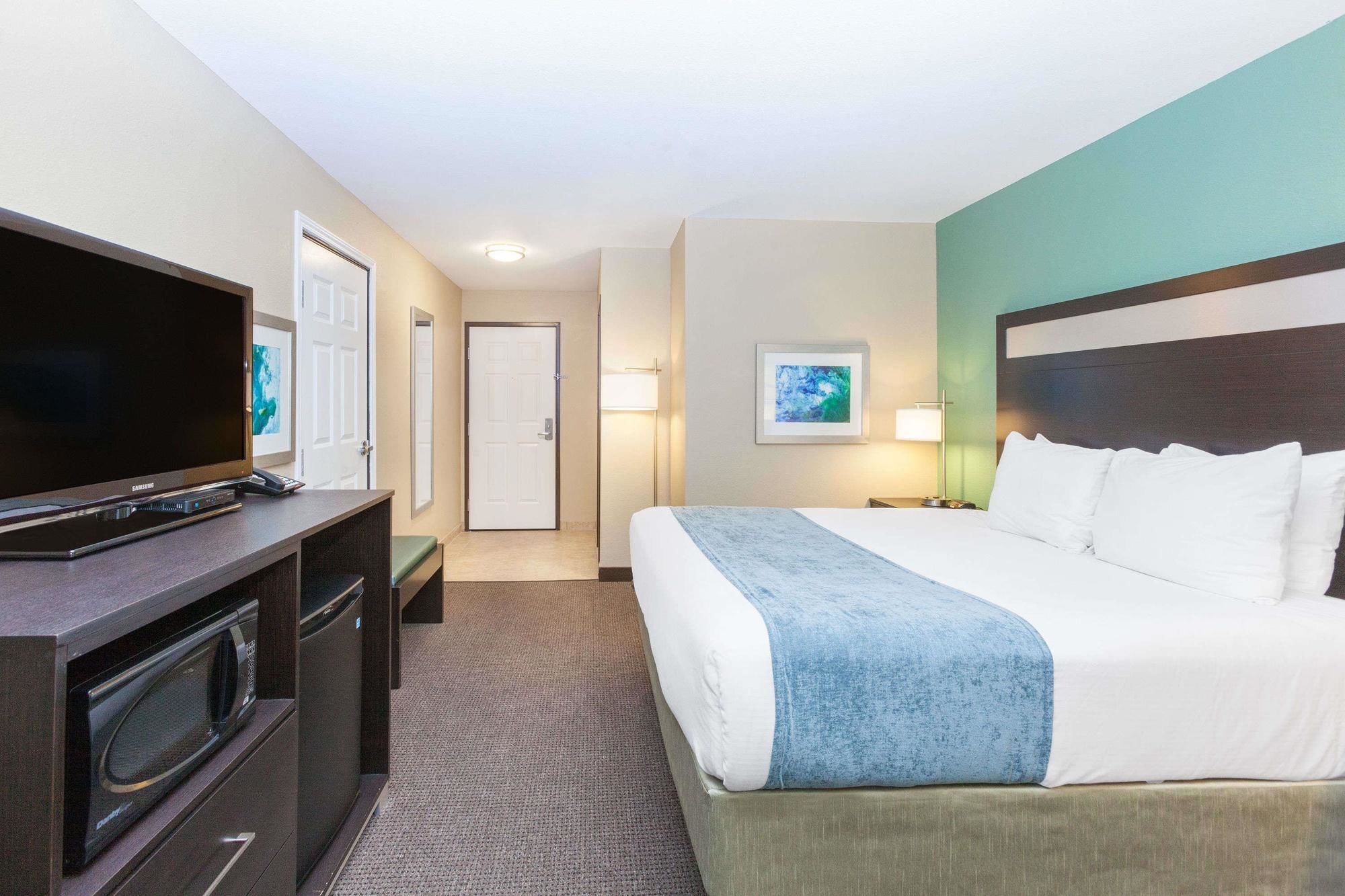 Baymont by Wyndham Midland Center