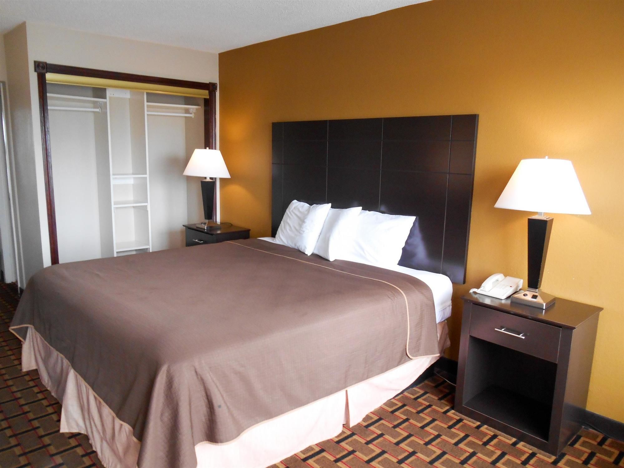 Knights Inn Midland