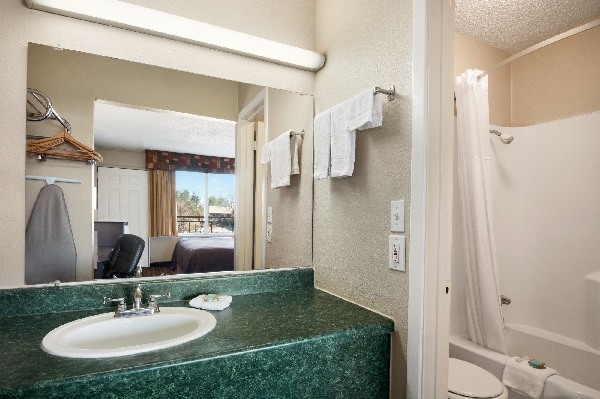 Knights Inn Midland