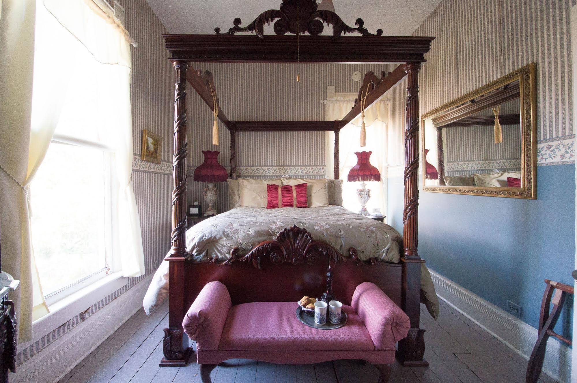 Munzesheimer Manor Bed & Breakfast