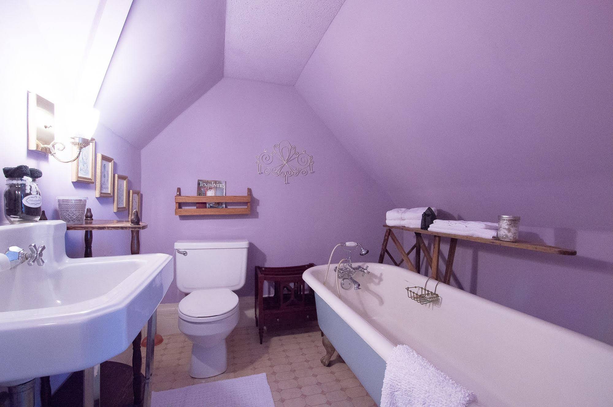 Munzesheimer Manor Bed & Breakfast