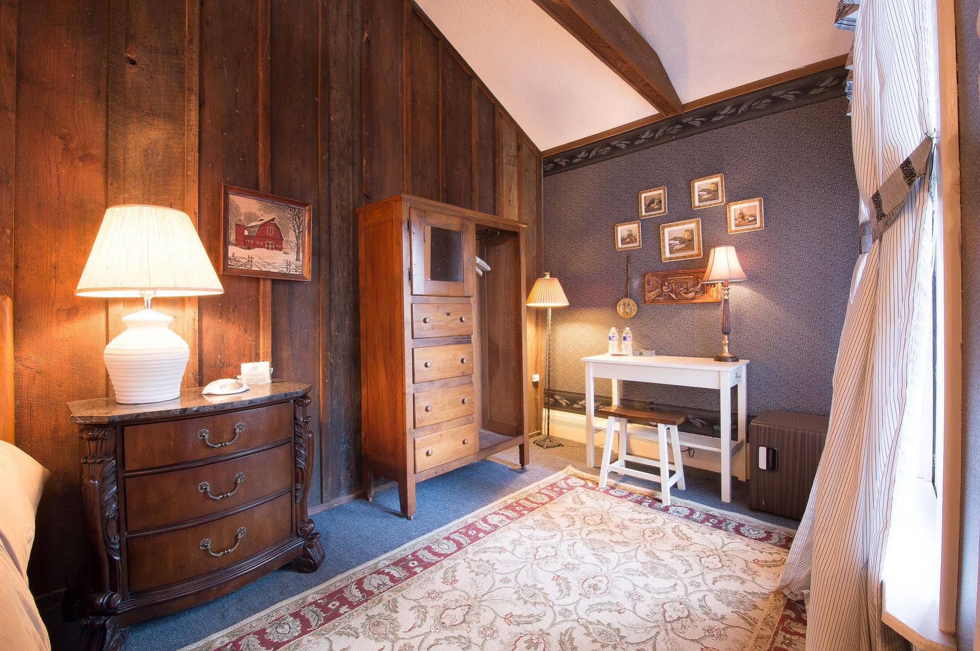Munzesheimer Manor Bed & Breakfast