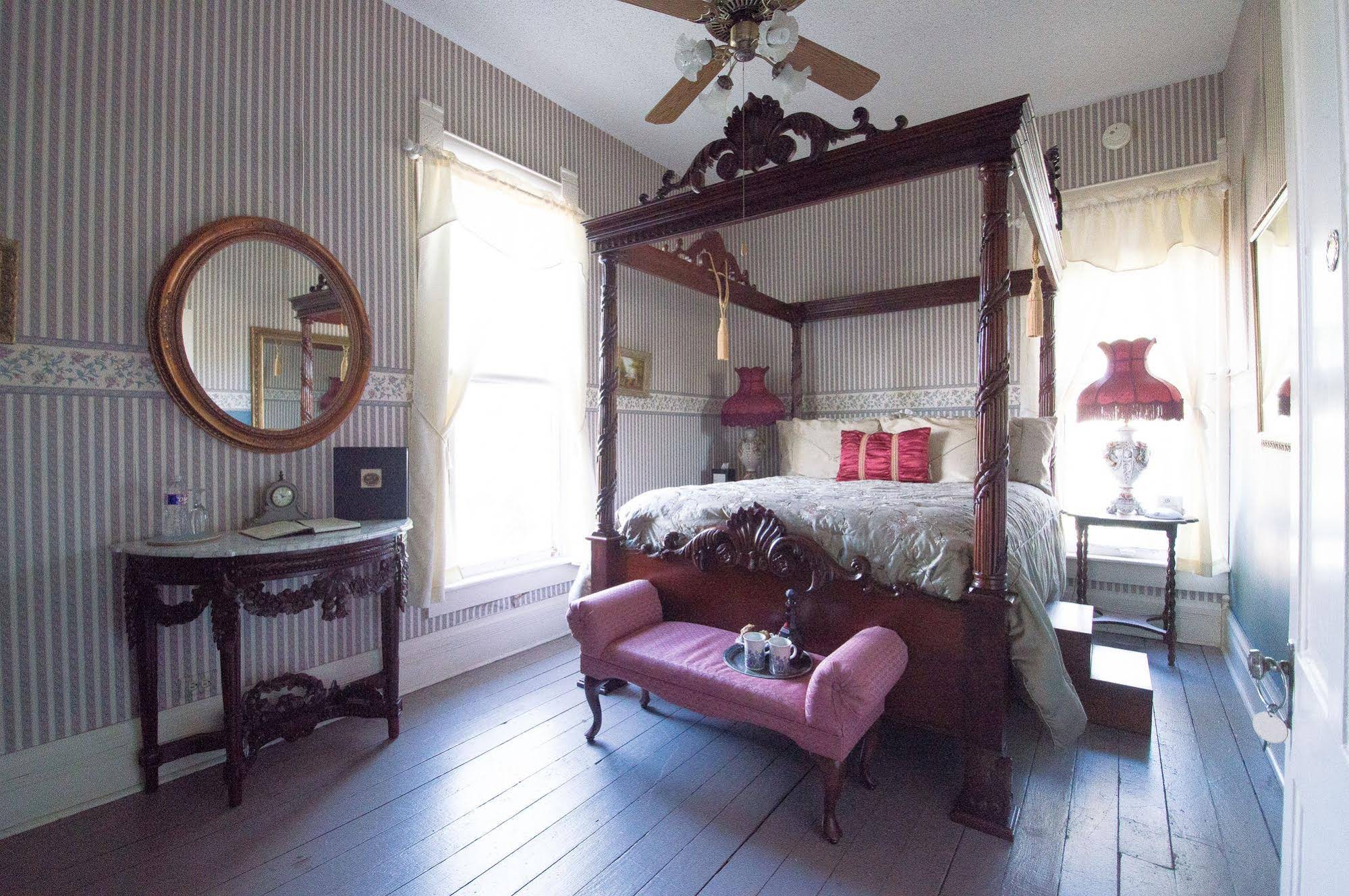 Munzesheimer Manor Bed & Breakfast