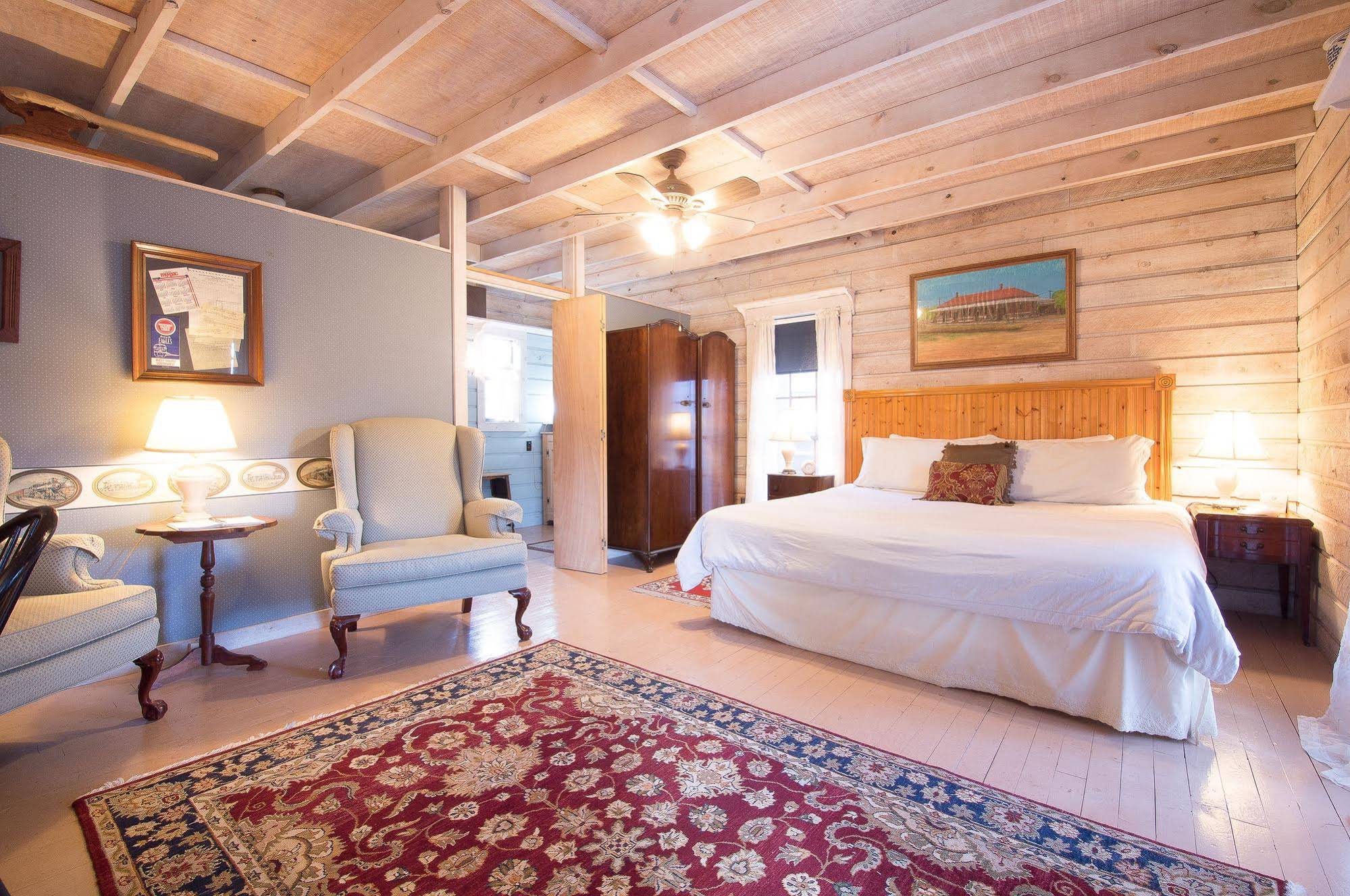 Munzesheimer Manor Bed & Breakfast