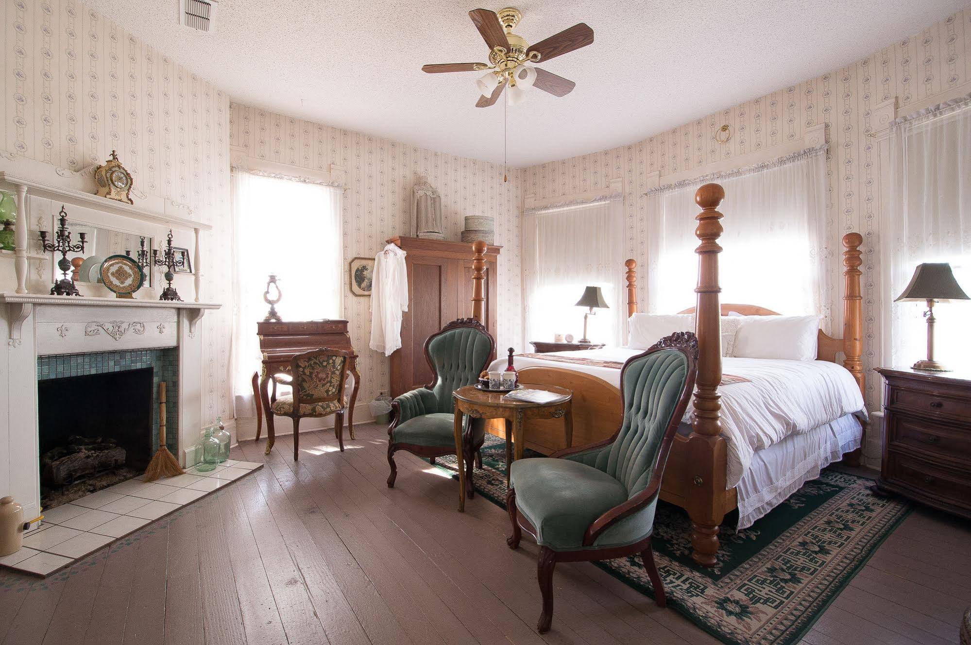 Munzesheimer Manor Bed & Breakfast