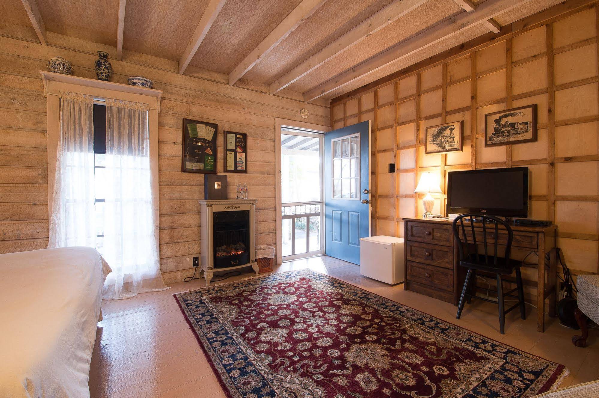 Munzesheimer Manor Bed & Breakfast