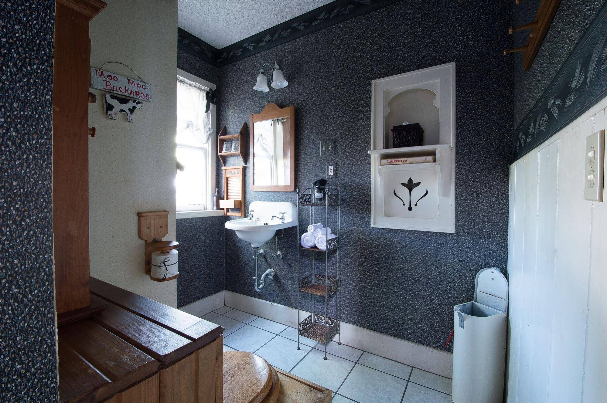 Munzesheimer Manor Bed & Breakfast