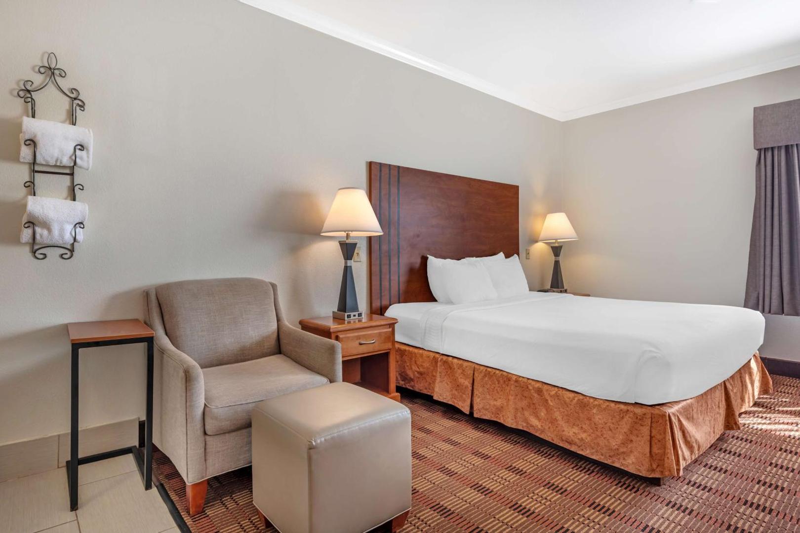 Best Western Club House Inn & Suites