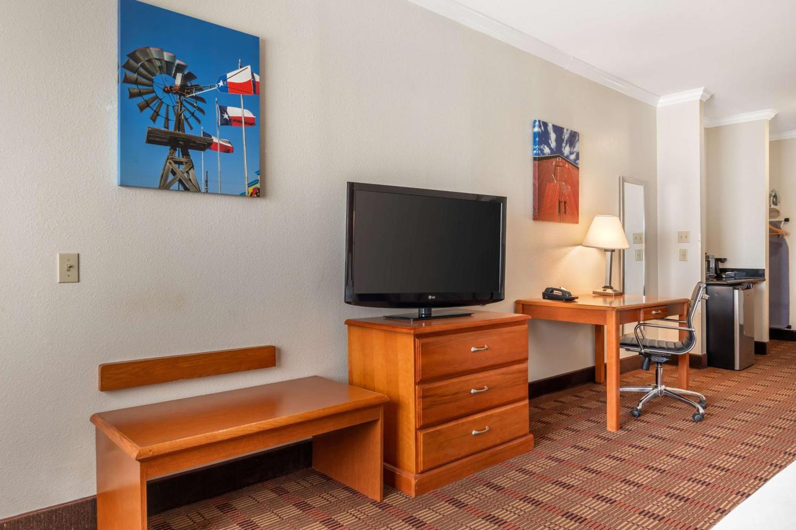 Best Western Club House Inn & Suites