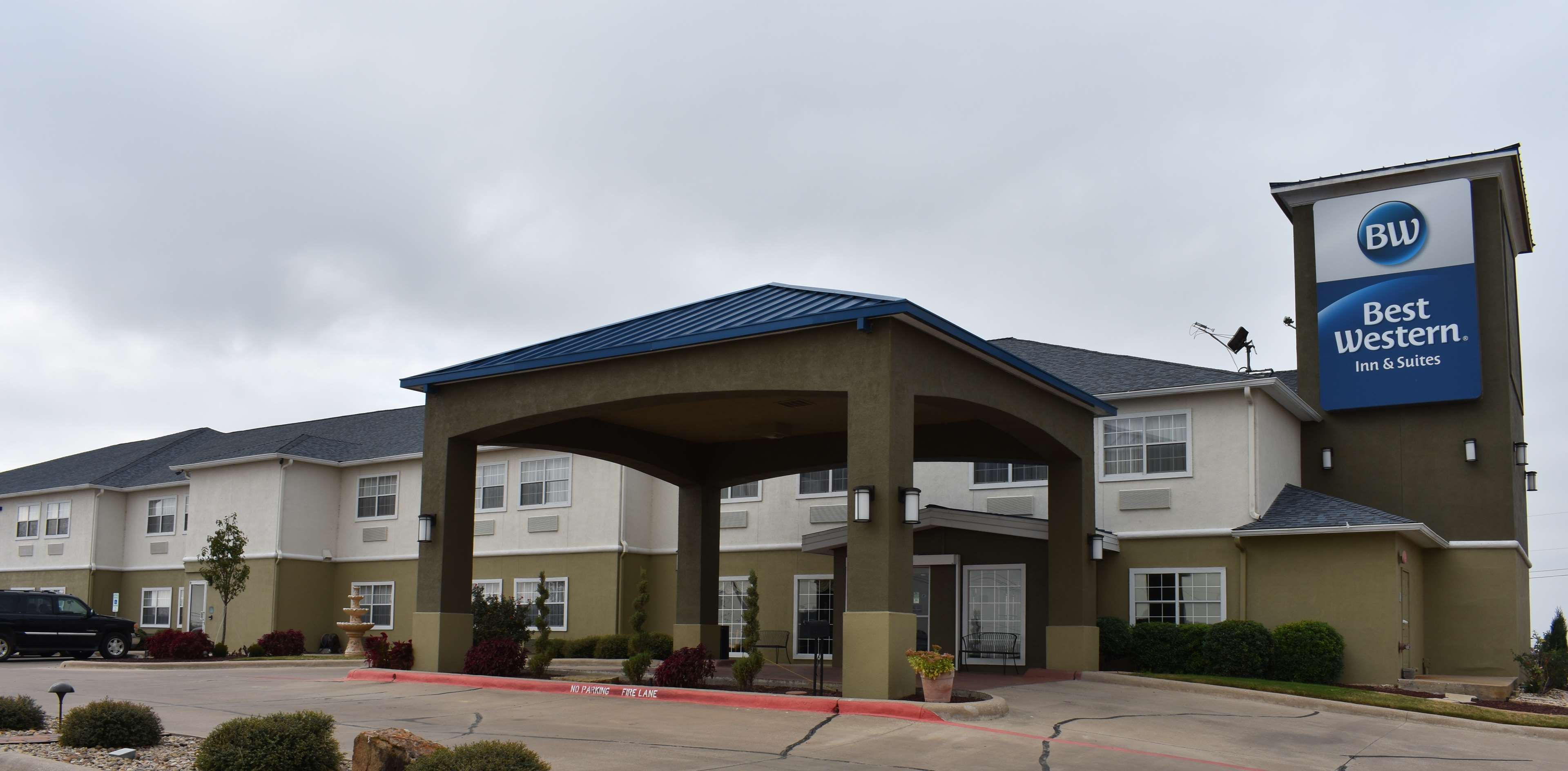 Best Western Club House Inn & Suites