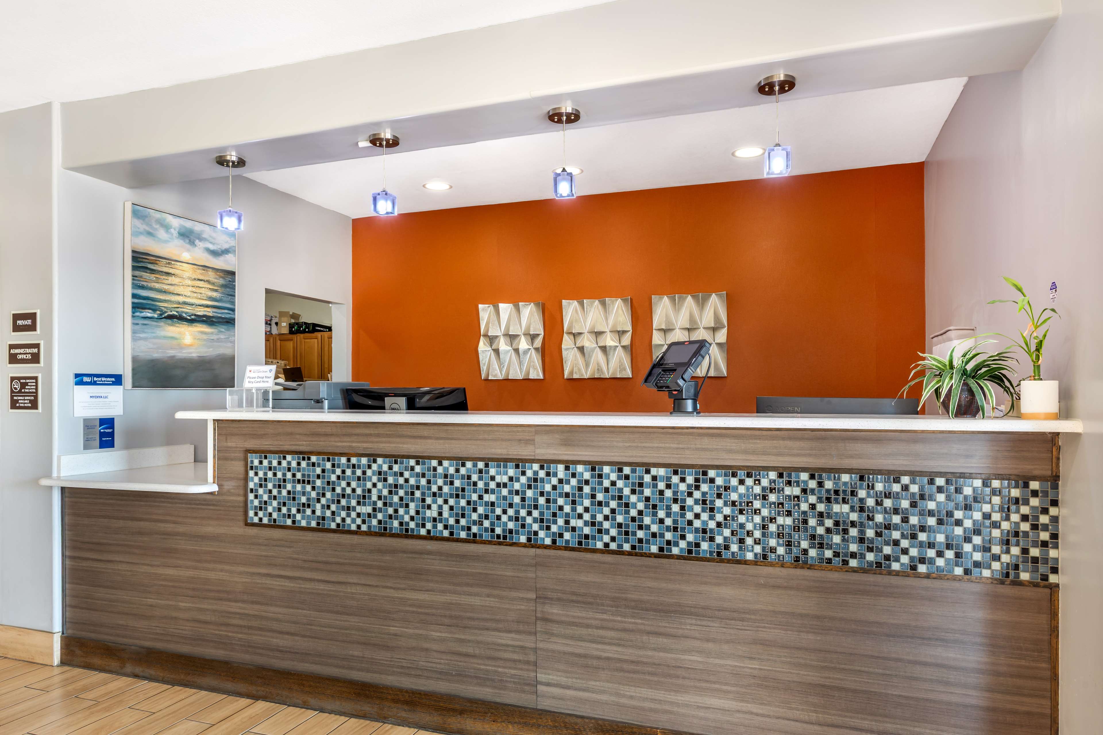 Best Western Club House Inn & Suites