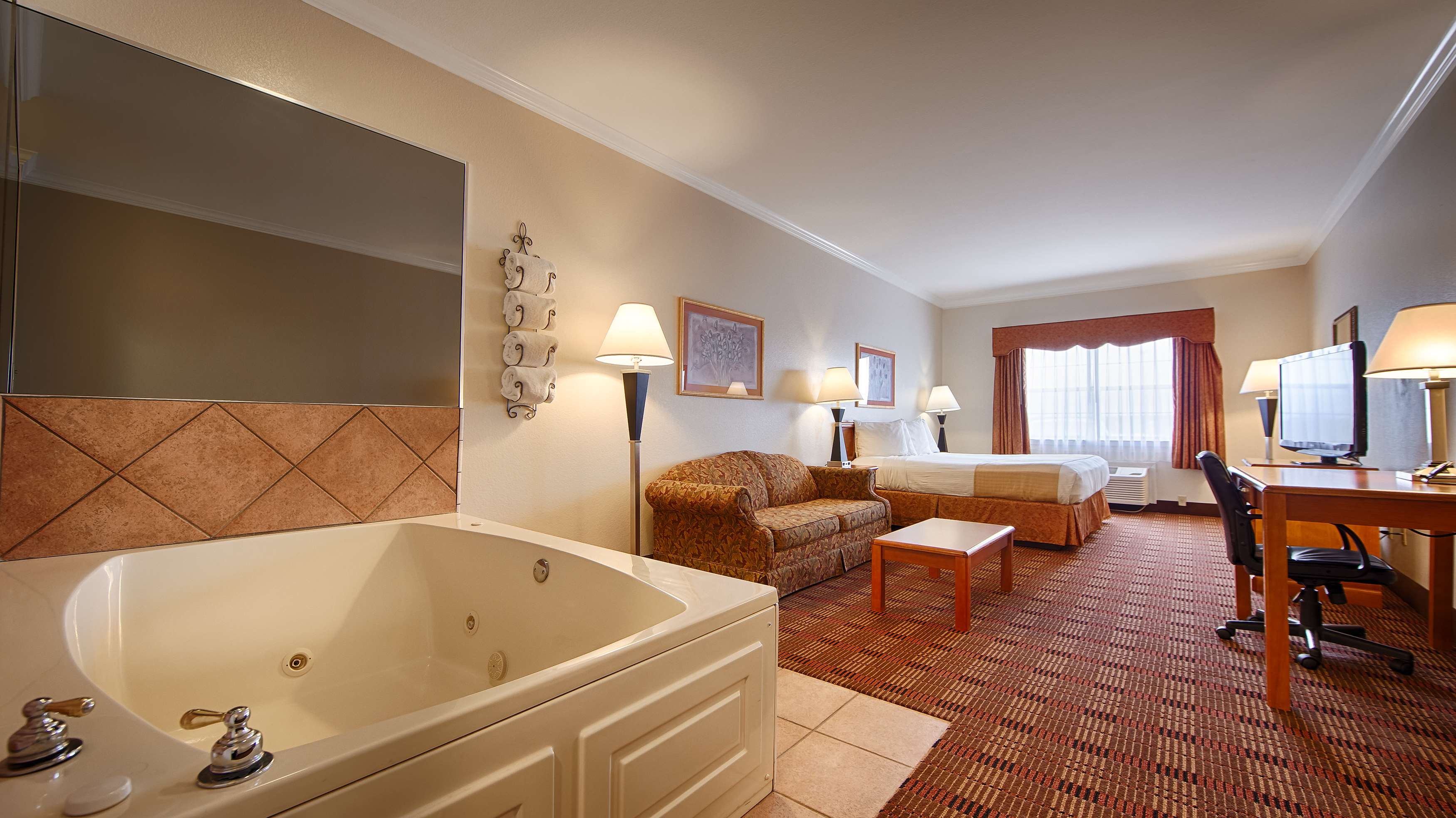 Best Western Club House Inn & Suites