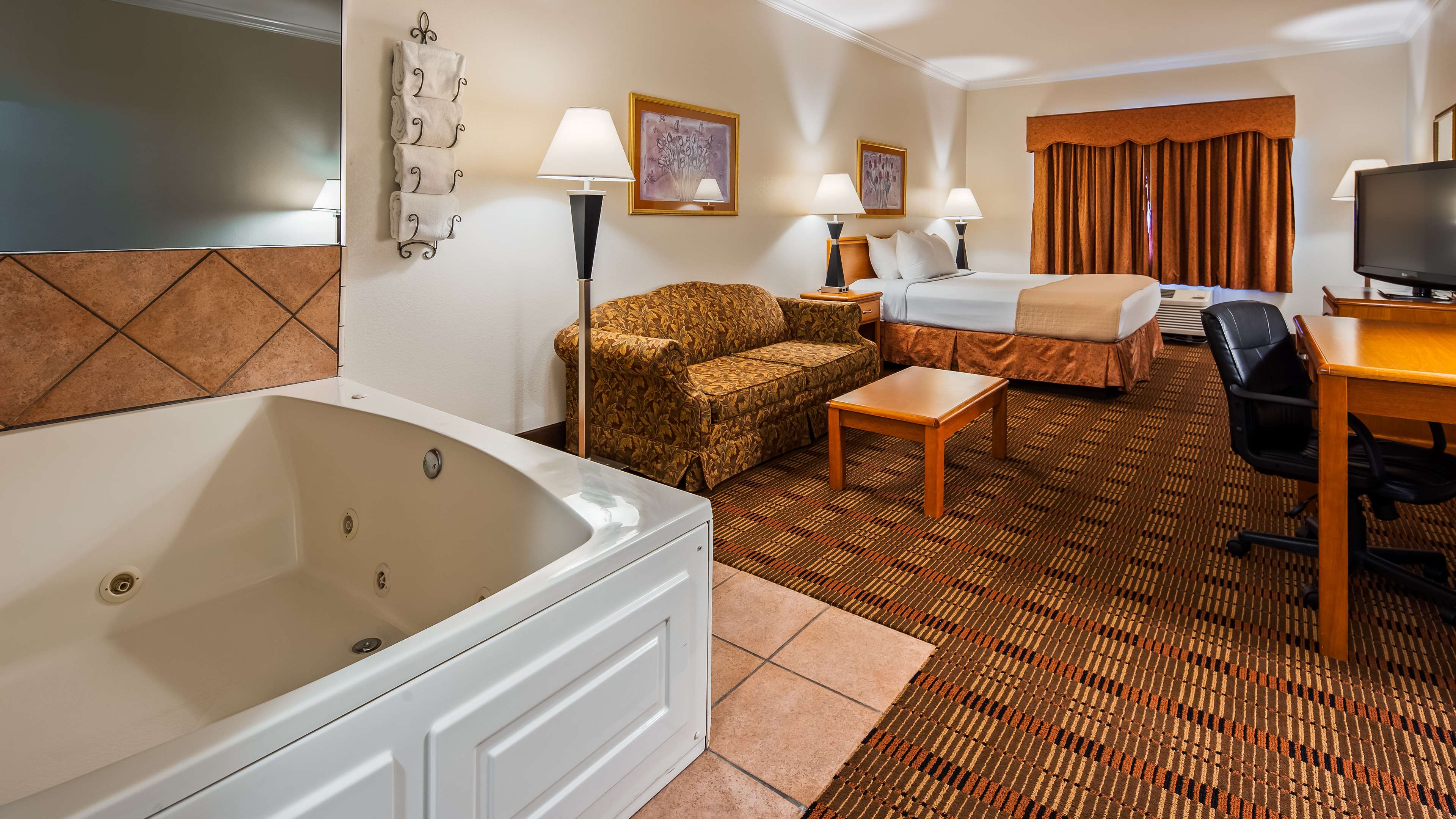 Best Western Club House Inn & Suites