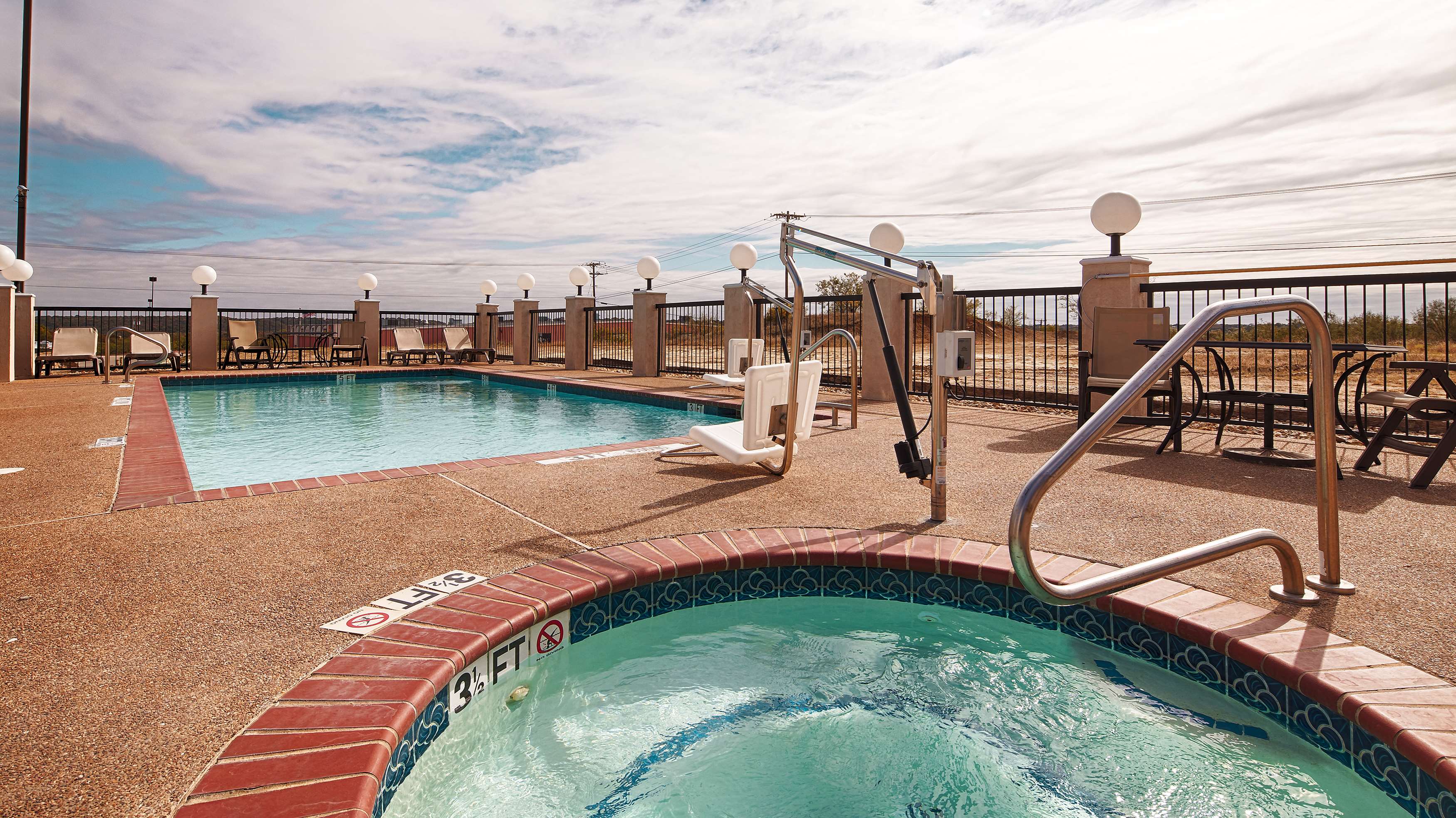 Best Western Club House Inn & Suites