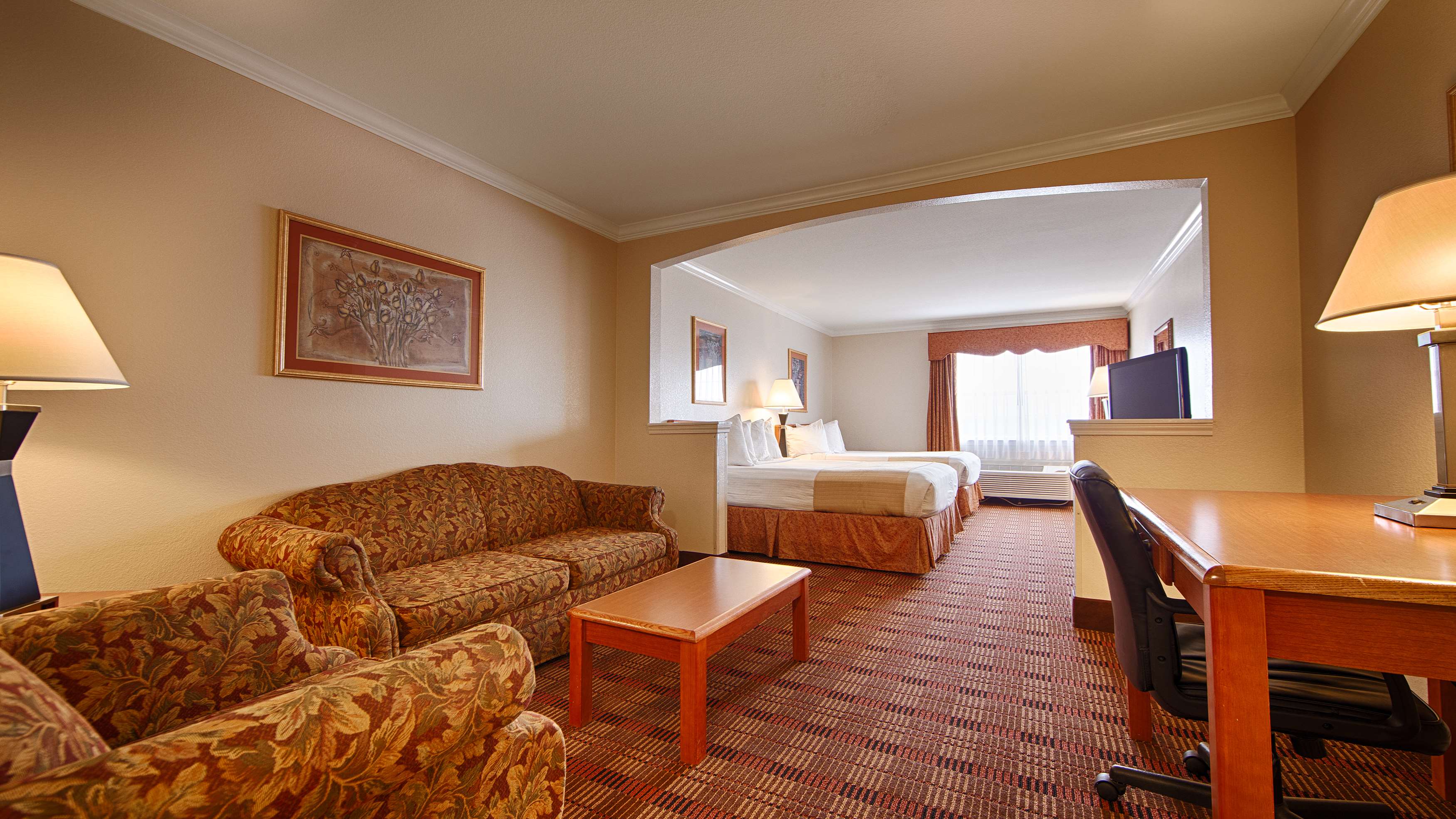 Best Western Club House Inn & Suites