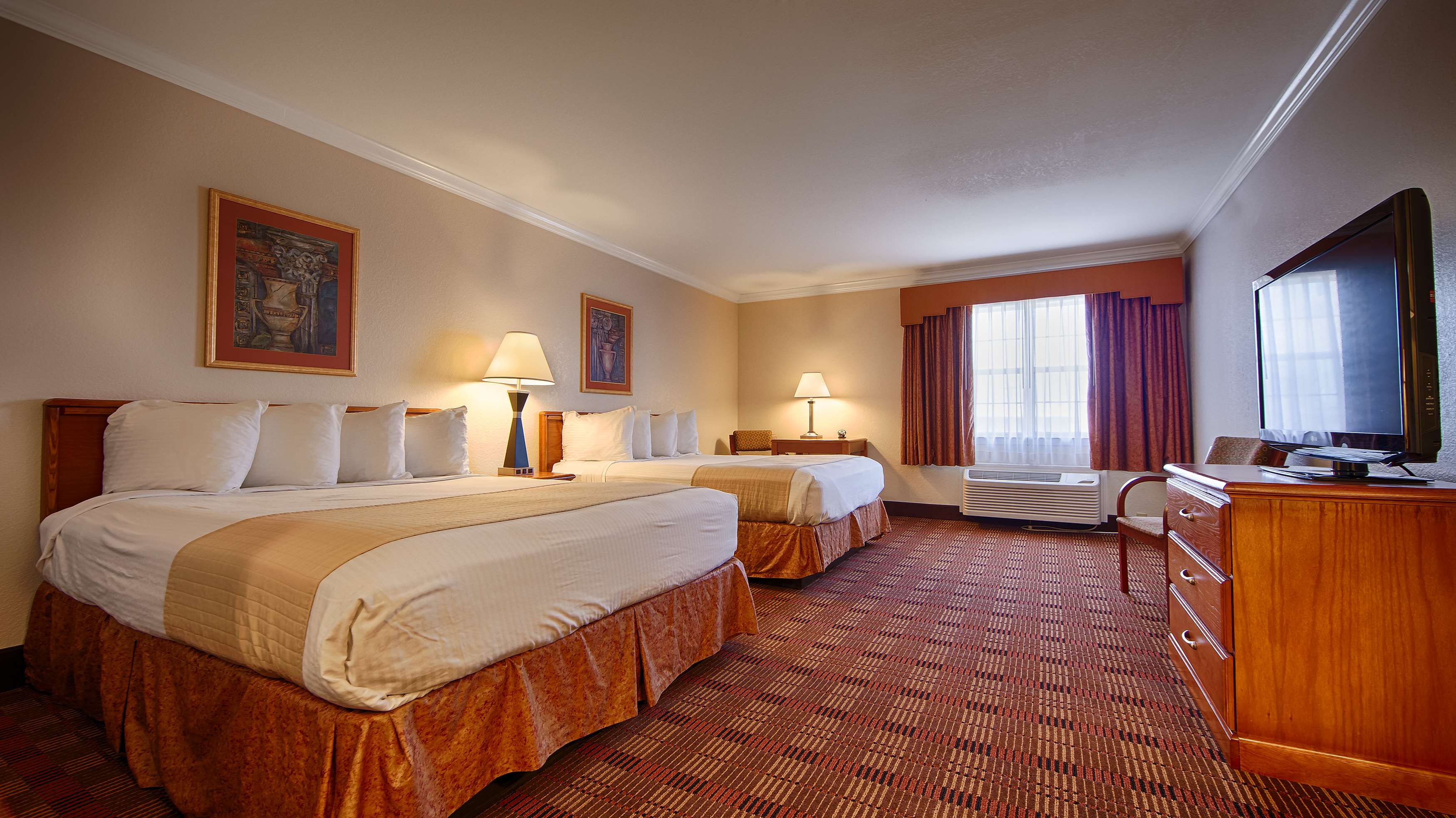 Best Western Club House Inn & Suites